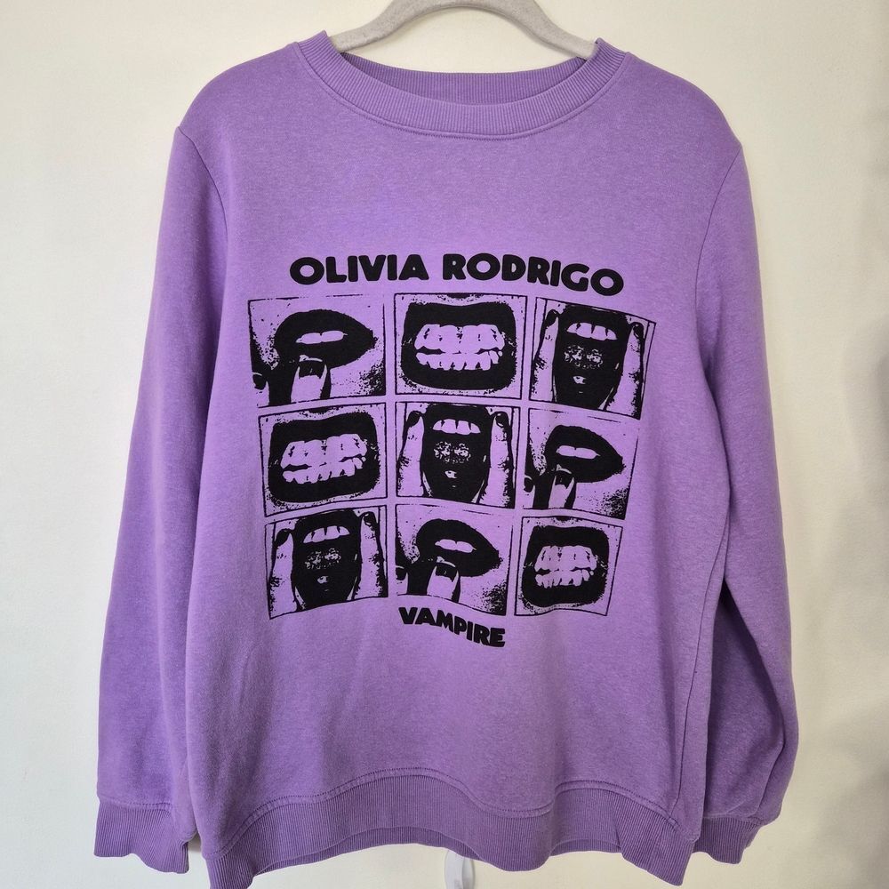 VGUC Olivia Rodrigo Vampire Purple Graphic Sweatshirt Women Medium